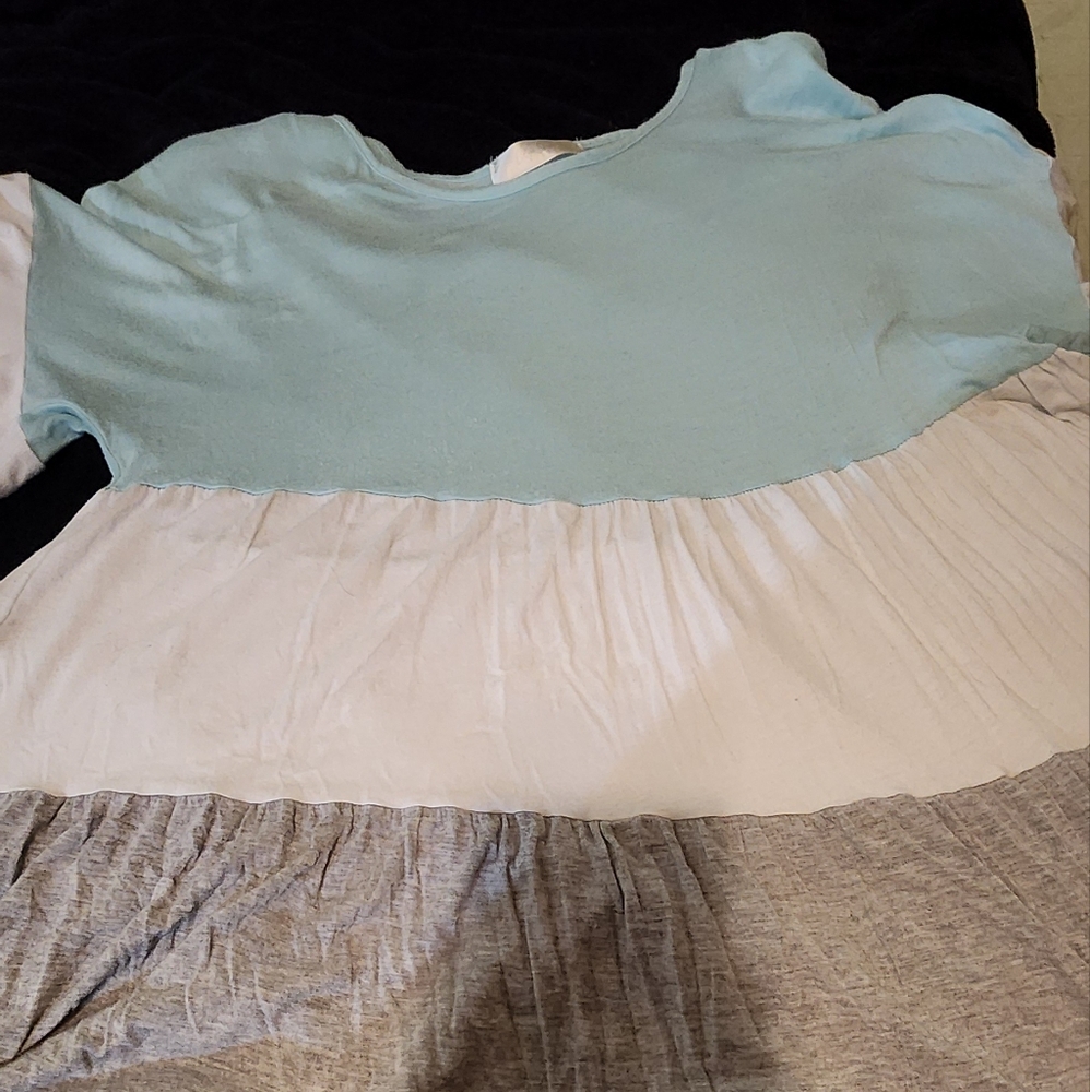 Plus size top - Picture 2 of 2